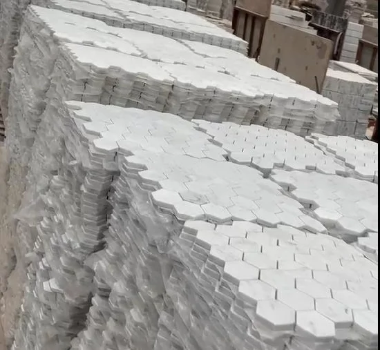 Material de construção Ladrilho de cerâmica Ladrilho de banheiro Ladrilho de mosaico Ladrilho de mármore Piso de pedra com mosaico por atacado